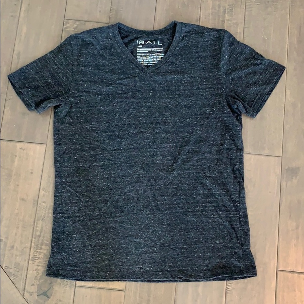 THE RAIL V neck